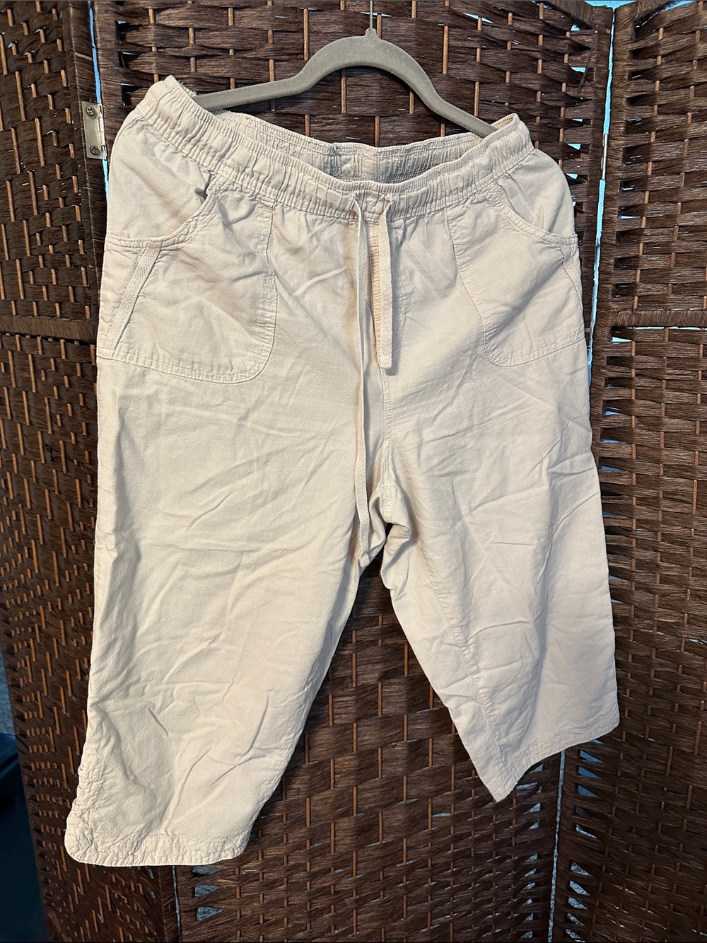 Gloria Vanderbilt Light Cream Drawstring Capri Pants